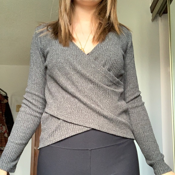 Light long sleeved sweater! - Picture 1 of 3